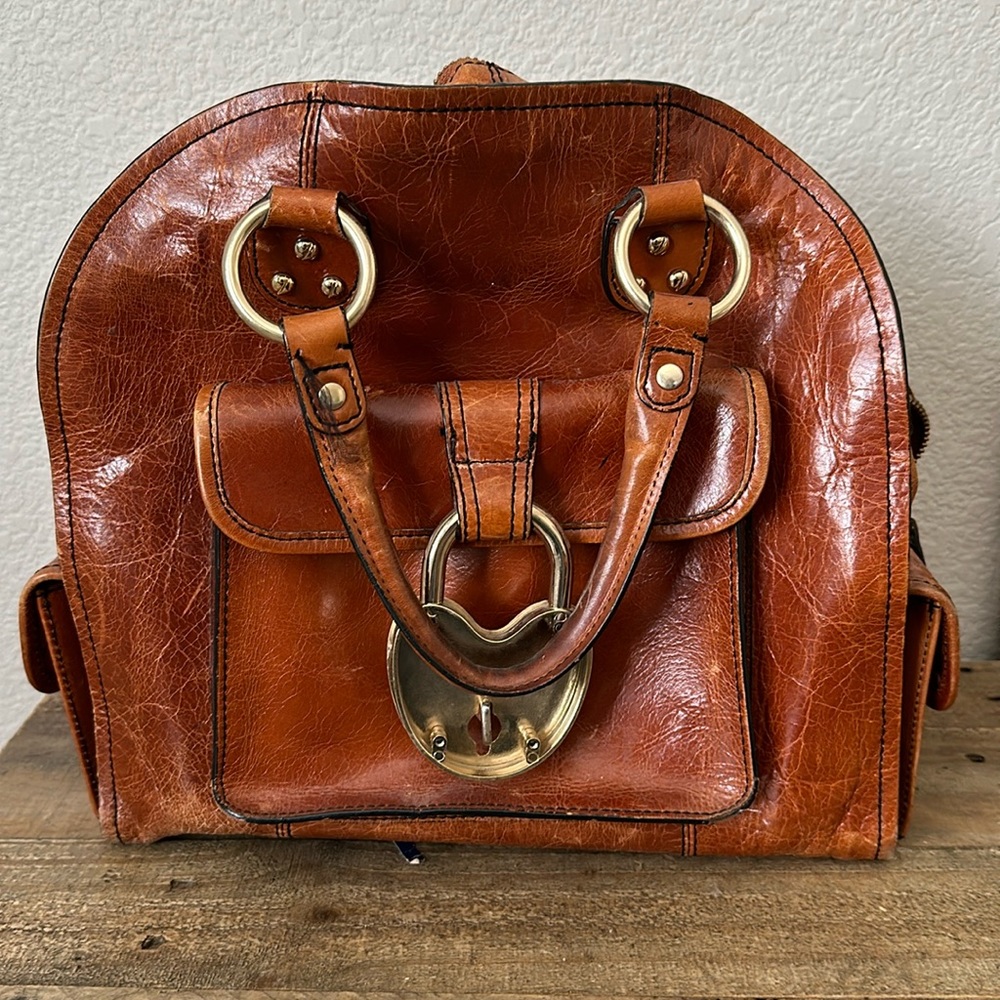 Vintage looking leather Betsy Johnson purse.
